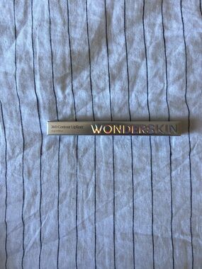 3/$50 ✨ — BNIB WONDERSKIN 360 Contour Lipliner in Mahogany